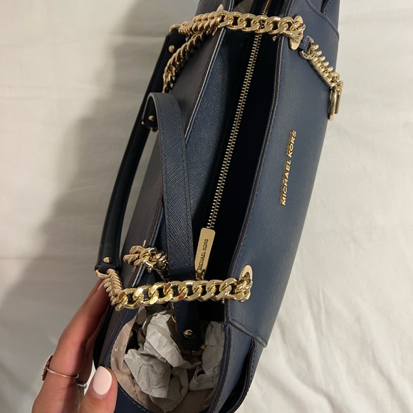 Michael Kors bag! - Picture 2 of 3